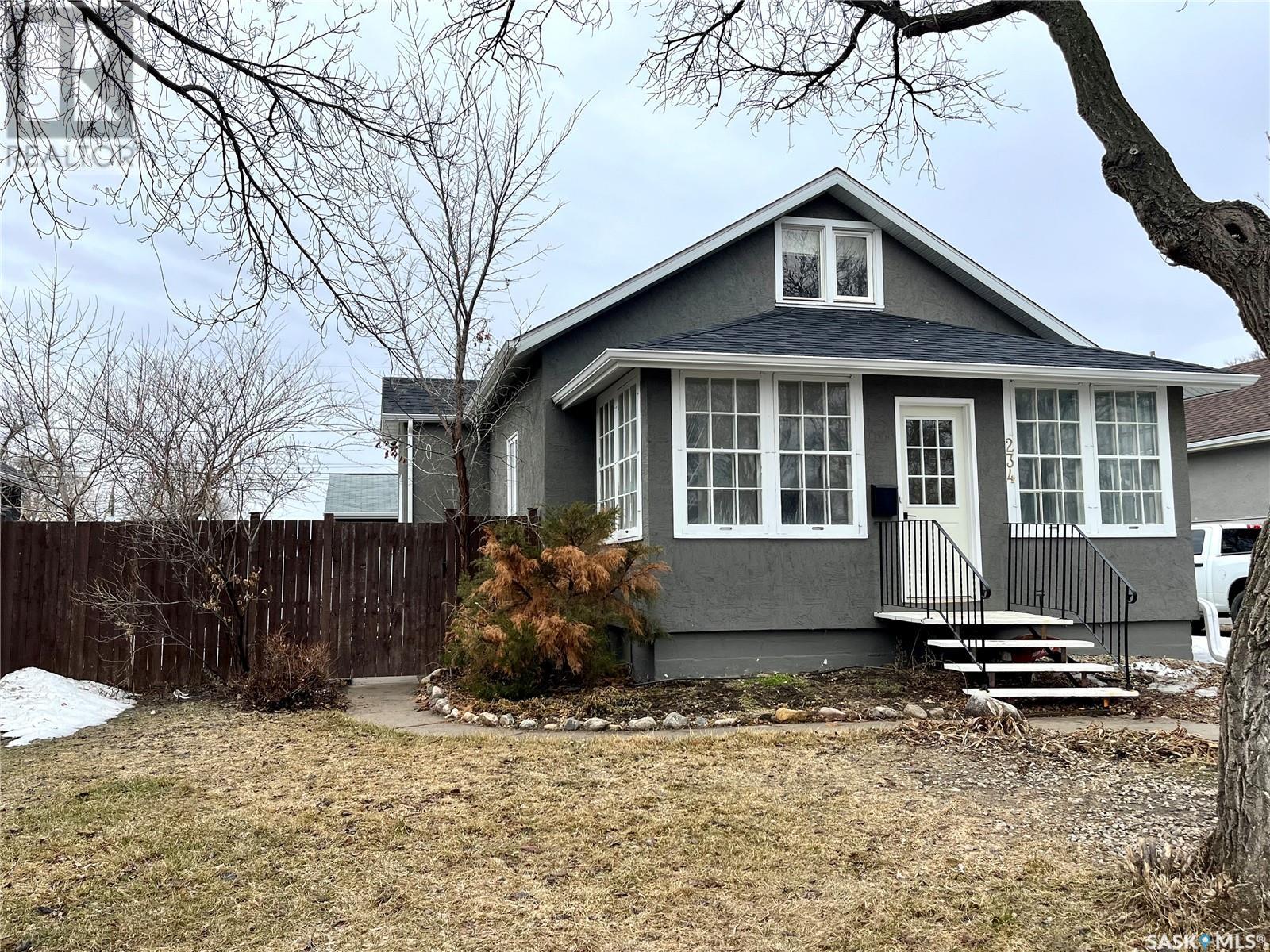 Photo 22 of 234 5th Avenue Se, Swift Current SK