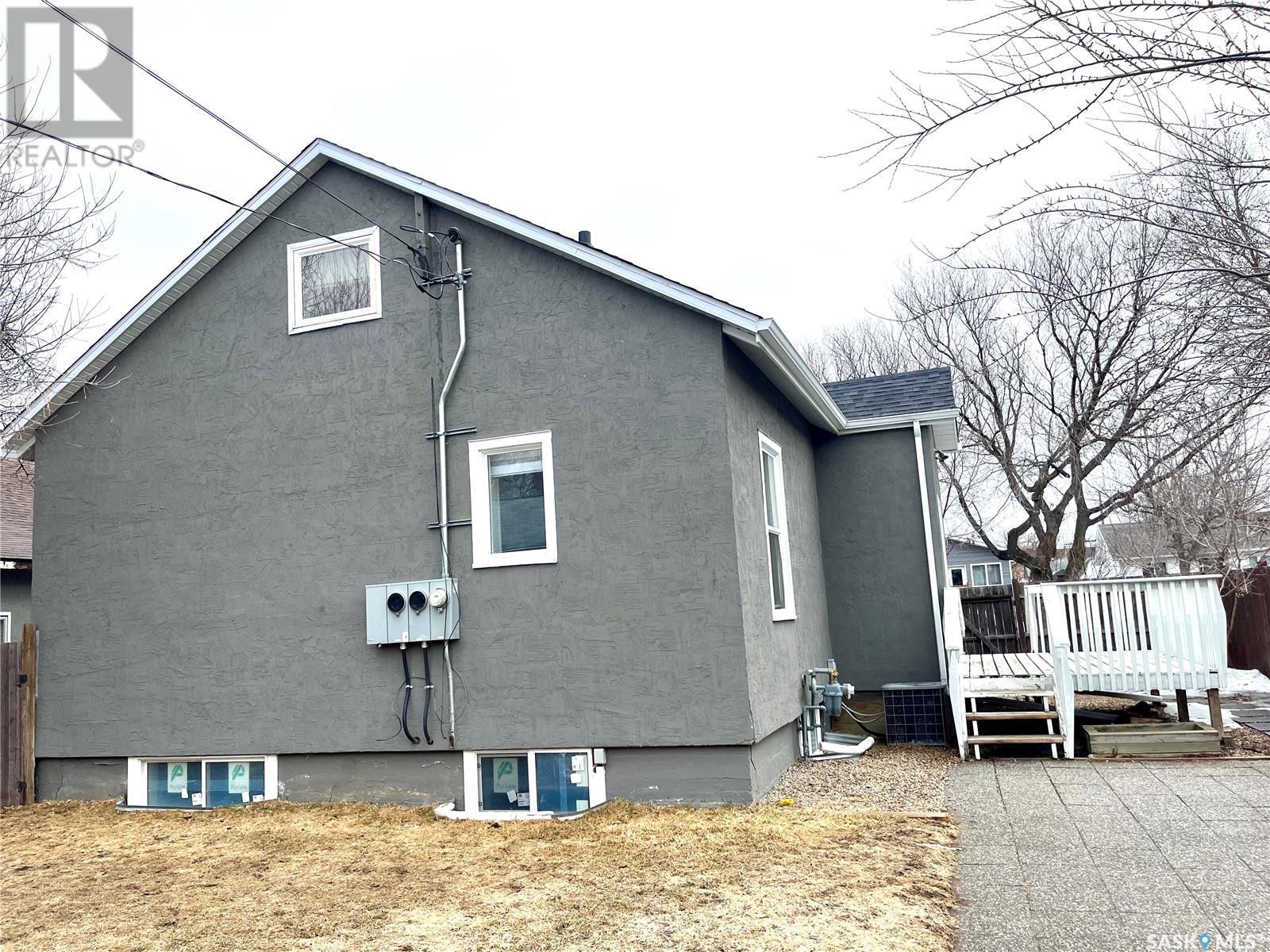 Photo 23 of 234 5th Avenue Se, Swift Current SK