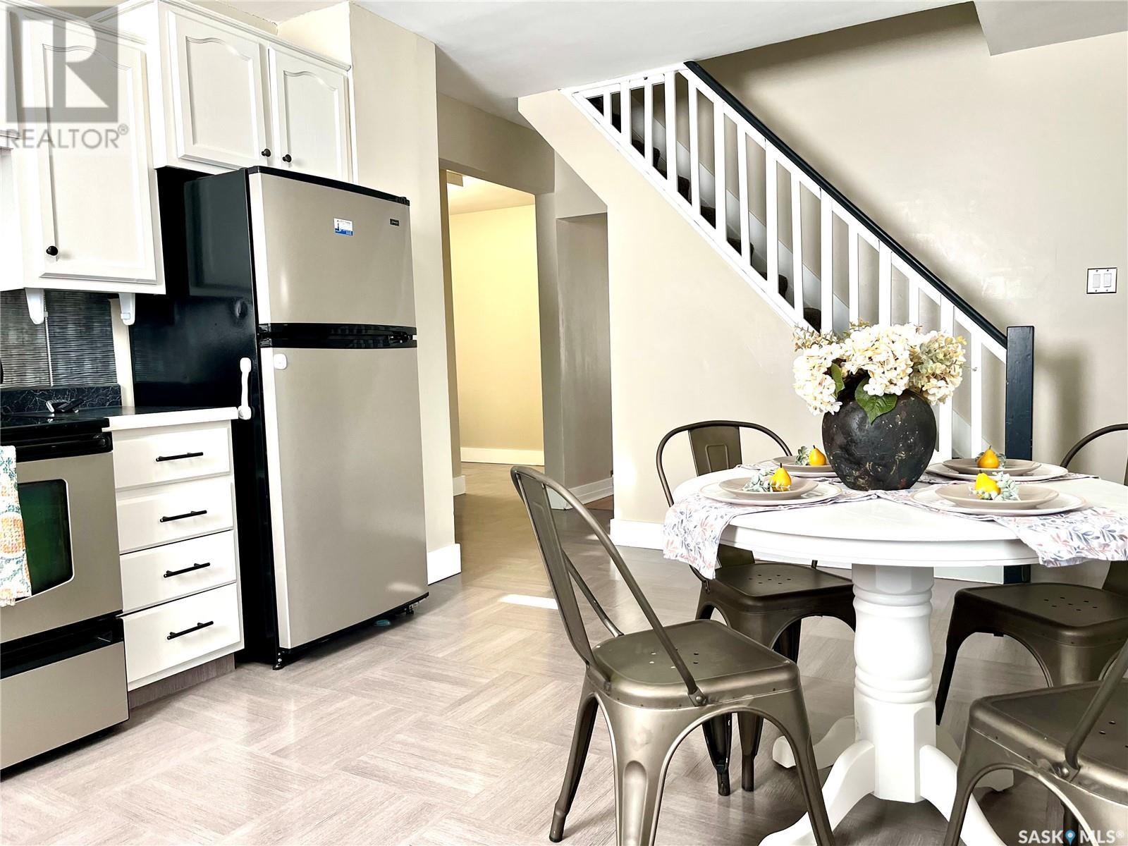 Photo 8 of 234 5th Avenue Se, Swift Current SK