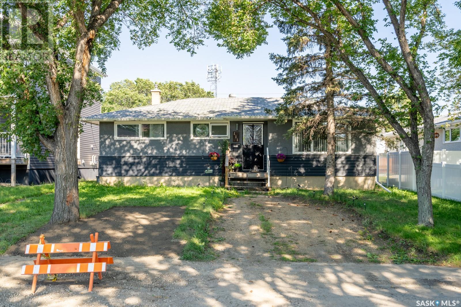 111 MONTREAL STREET N - 1