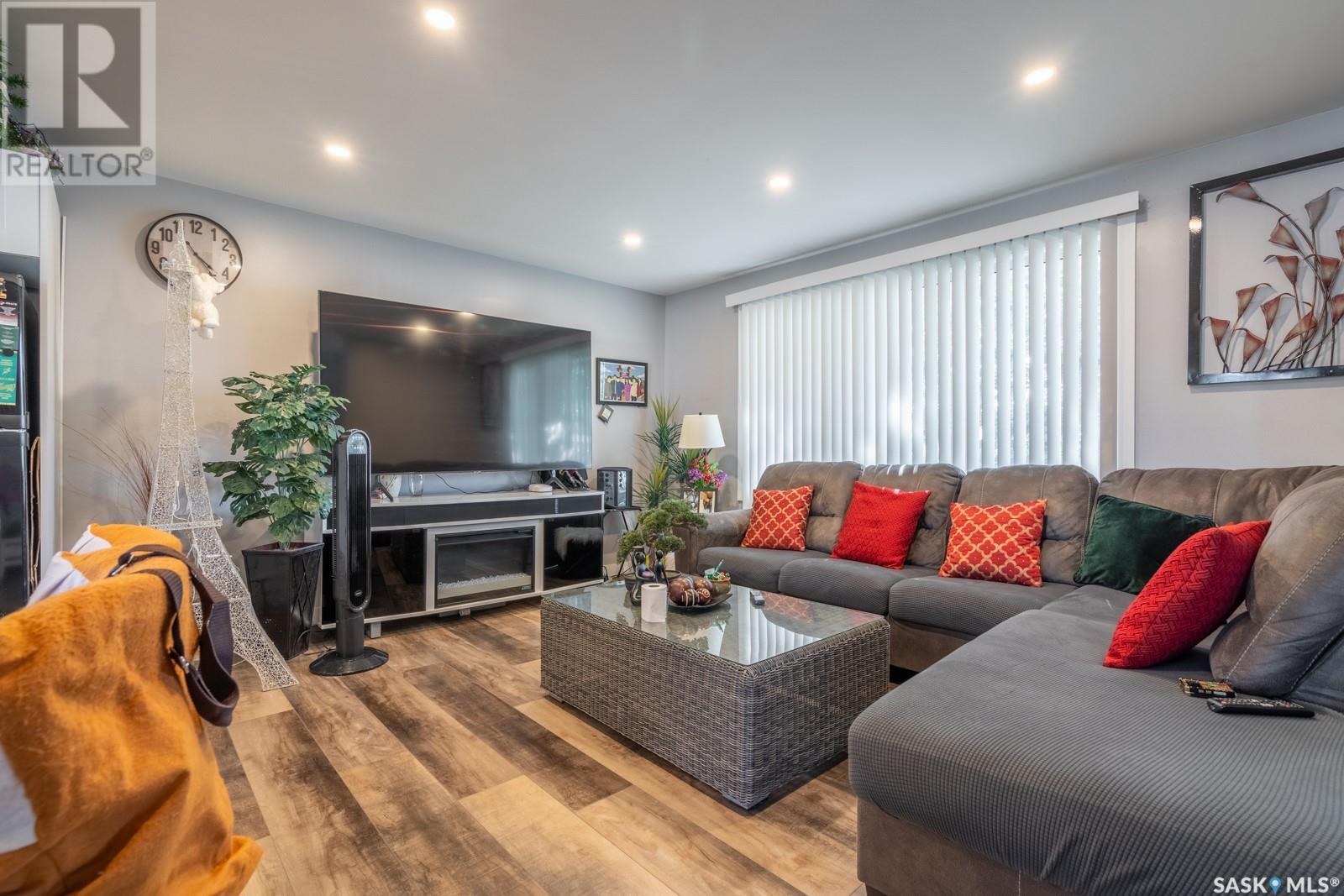 Photo 3 of 111 Montreal Street N, Regina SK