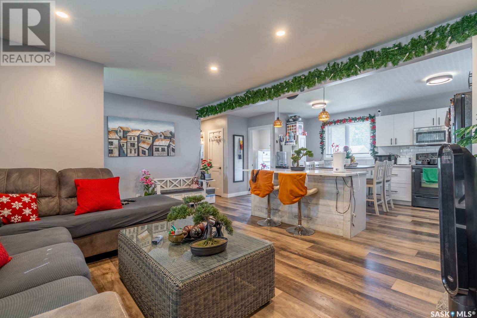 111 MONTREAL STREET N - 4