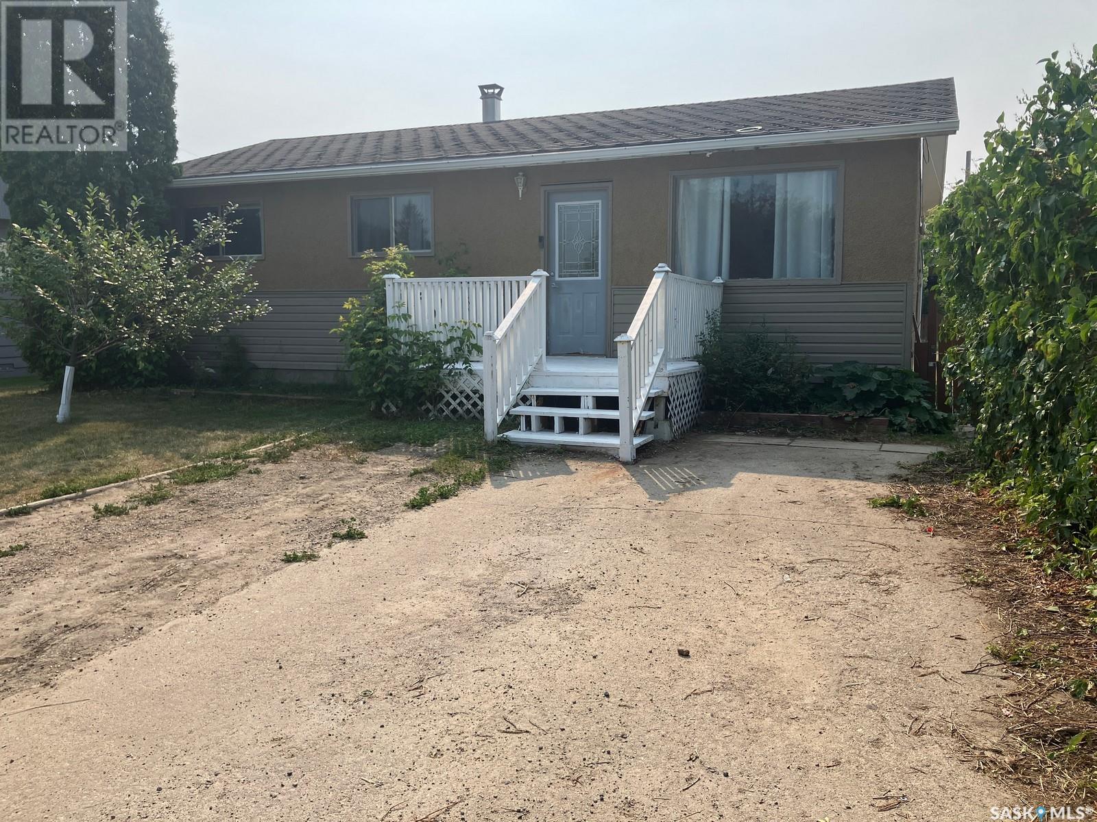 110 4th STREET N - Photo 3 of 44, Nipawin, Saskatchewan