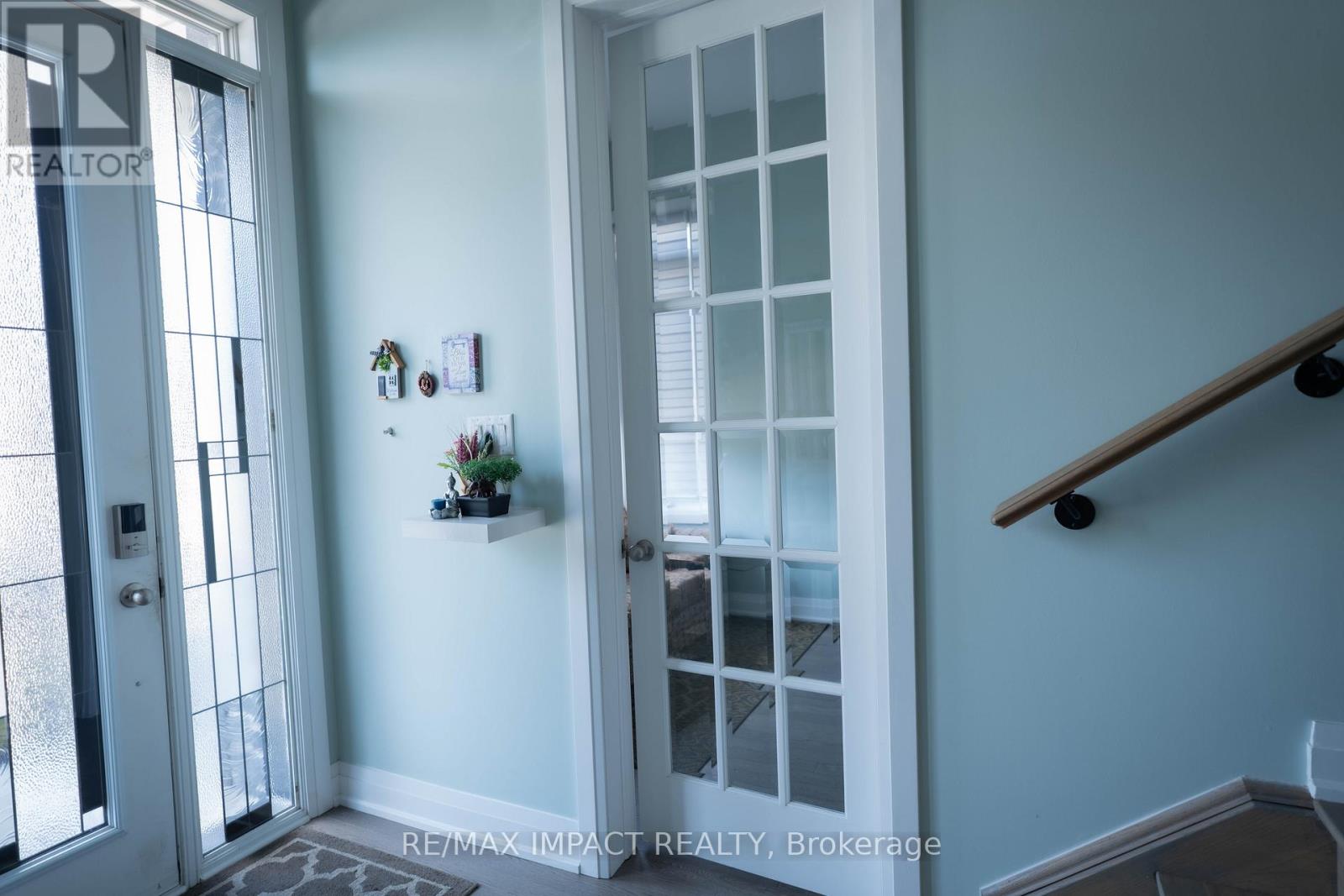 Photo 4 of 11 Larkin Lane, Clarington ON