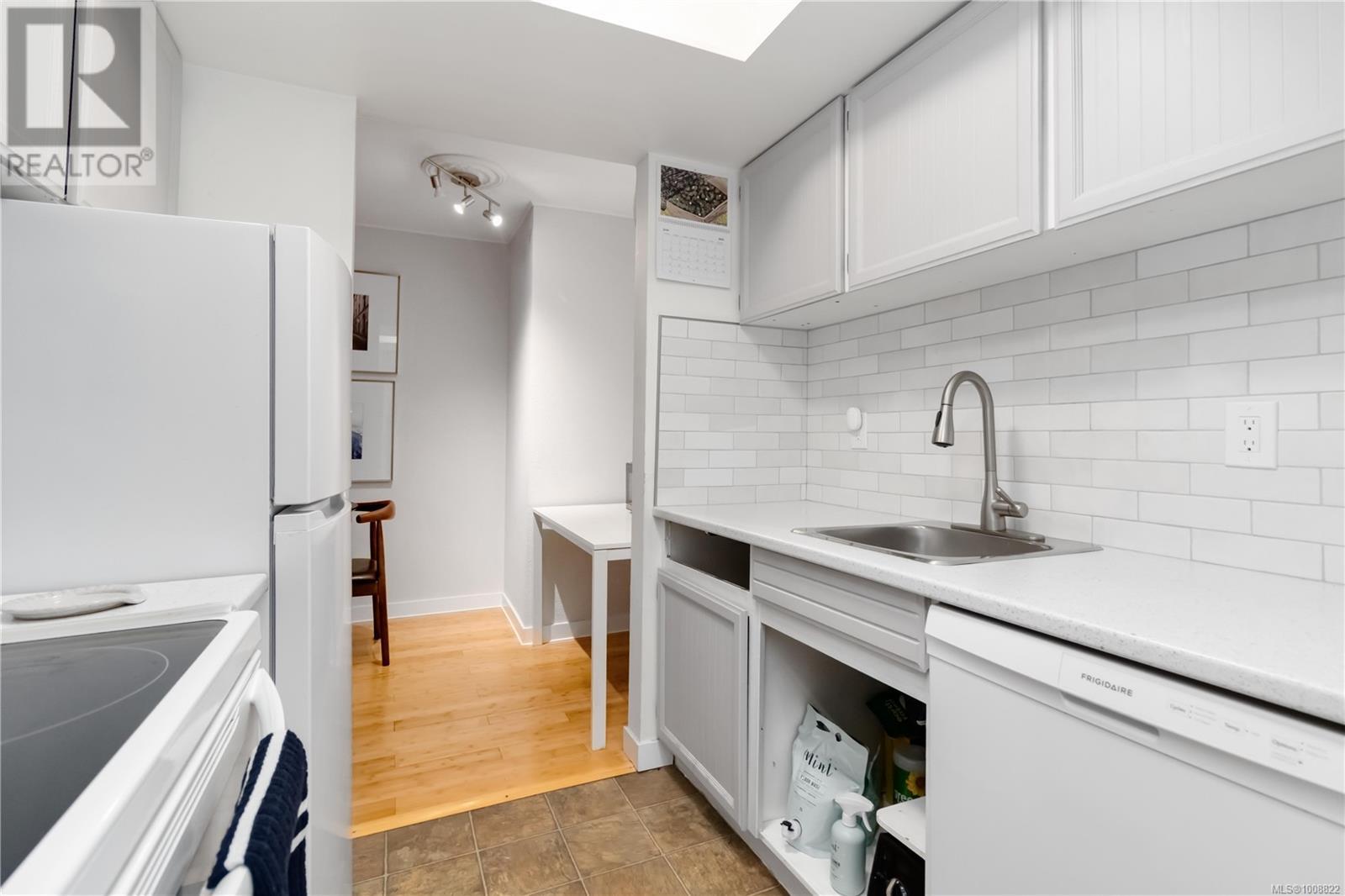 236 2930 Washington Avenue, Victoria