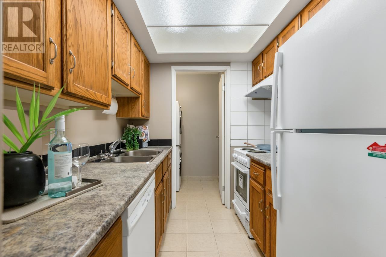 Photo 11 of 608 6595 Willingdon Avenue, Burnaby BC