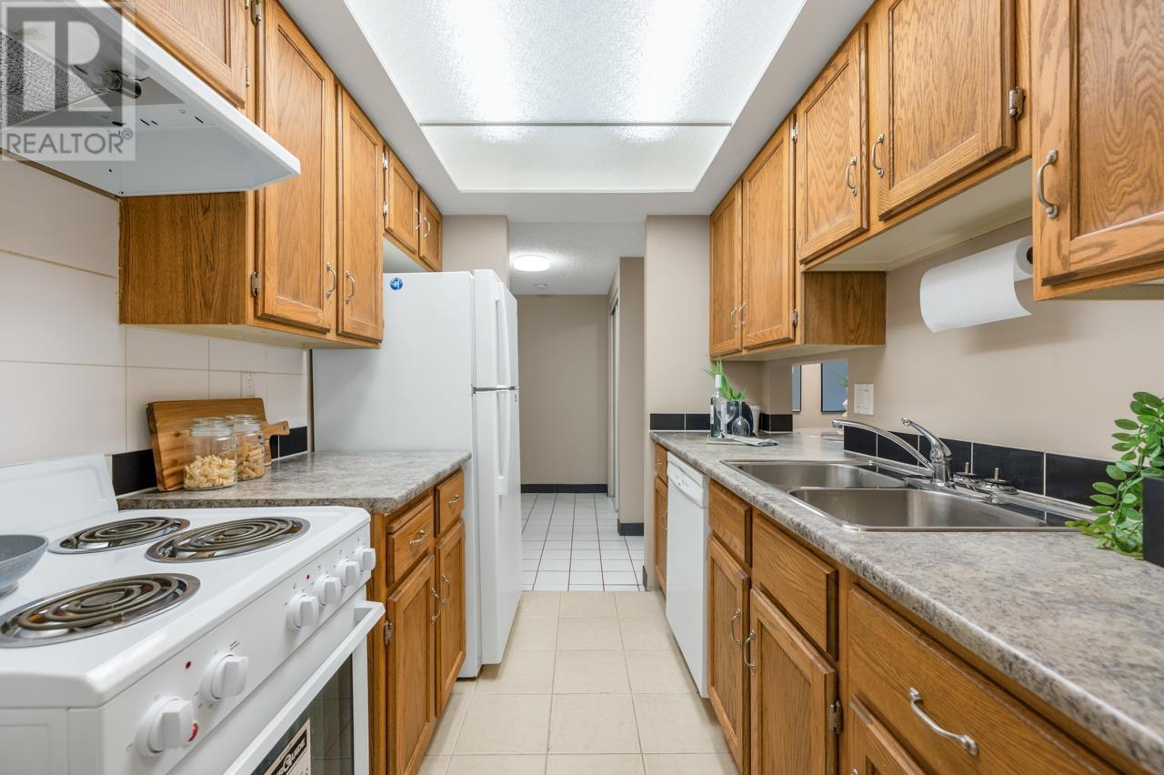 Photo 12 of 608 6595 Willingdon Avenue, Burnaby BC