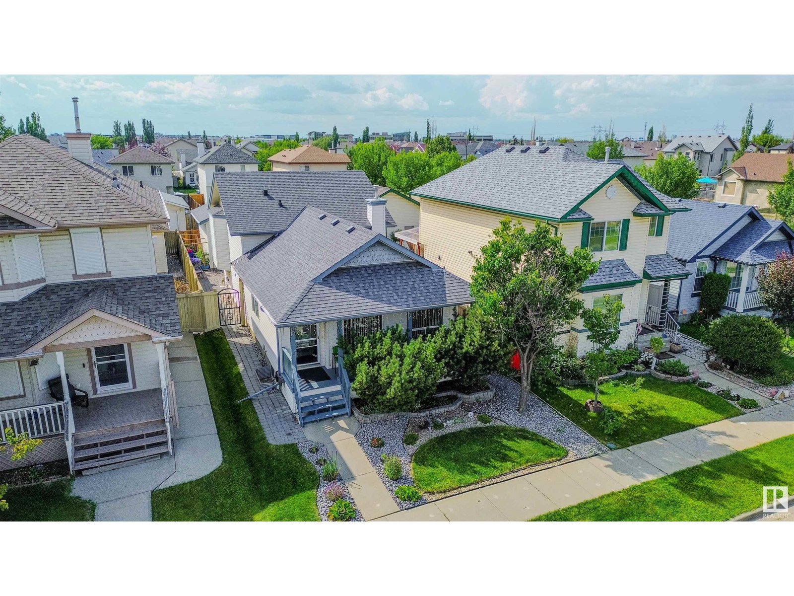 Photo 1 of 620 88 St Sw, Edmonton AB
