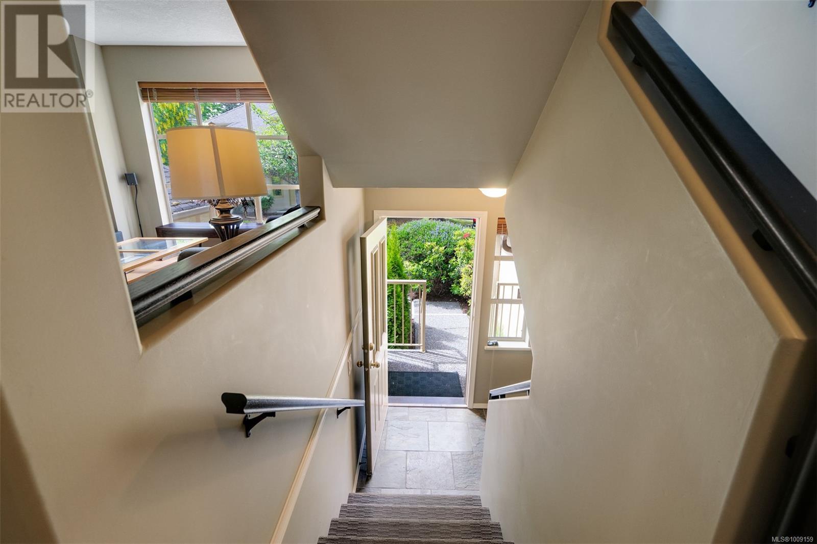 Single Family House for Sale in   Marsett Pl Saanich 