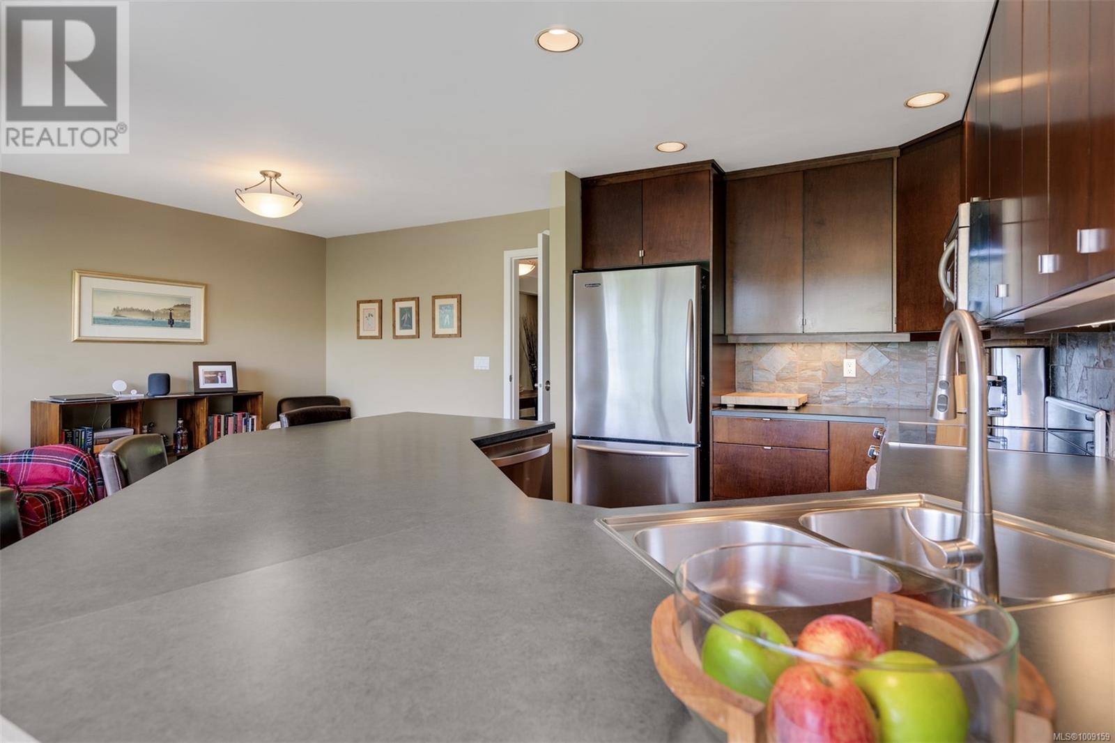 Single Family House for Sale in   Marsett Pl Saanich 