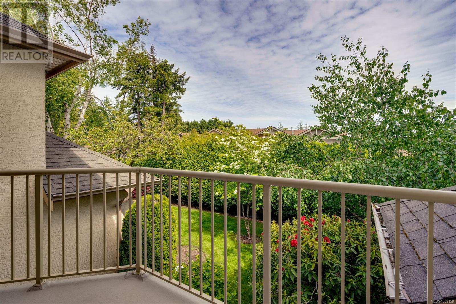 Single Family House for Sale in   Marsett Pl Saanich 