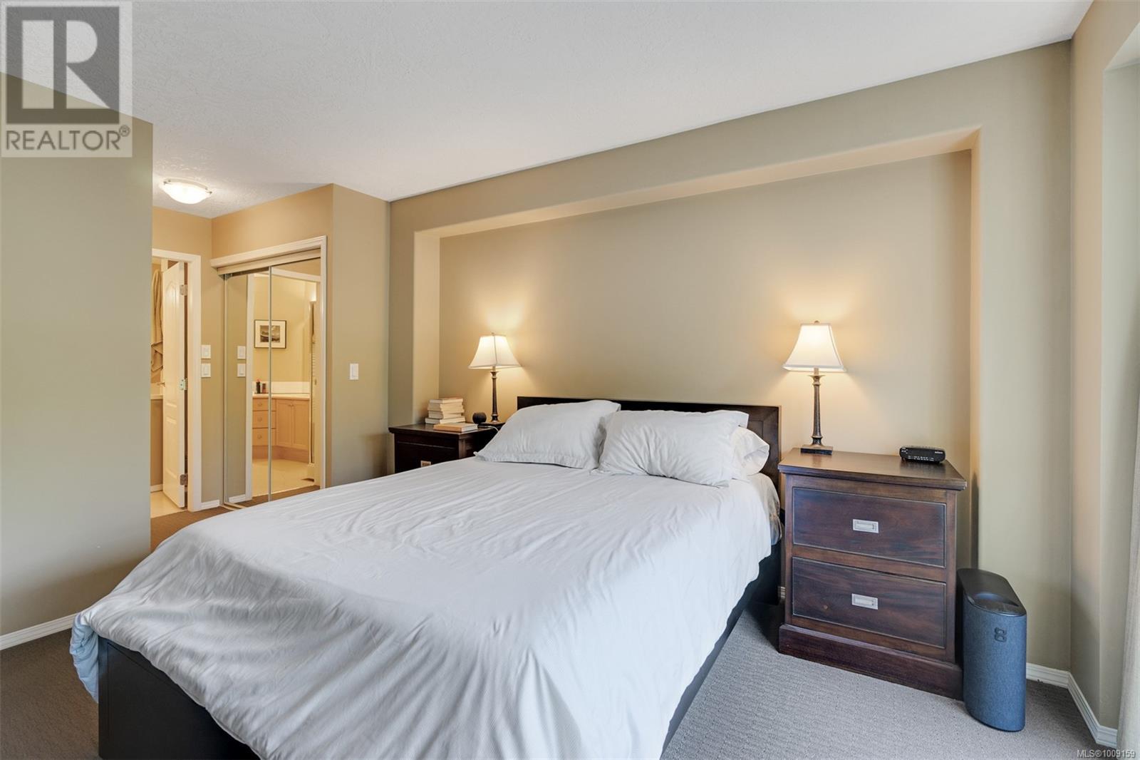 Single Family House for Sale in   Marsett Pl Saanich 
