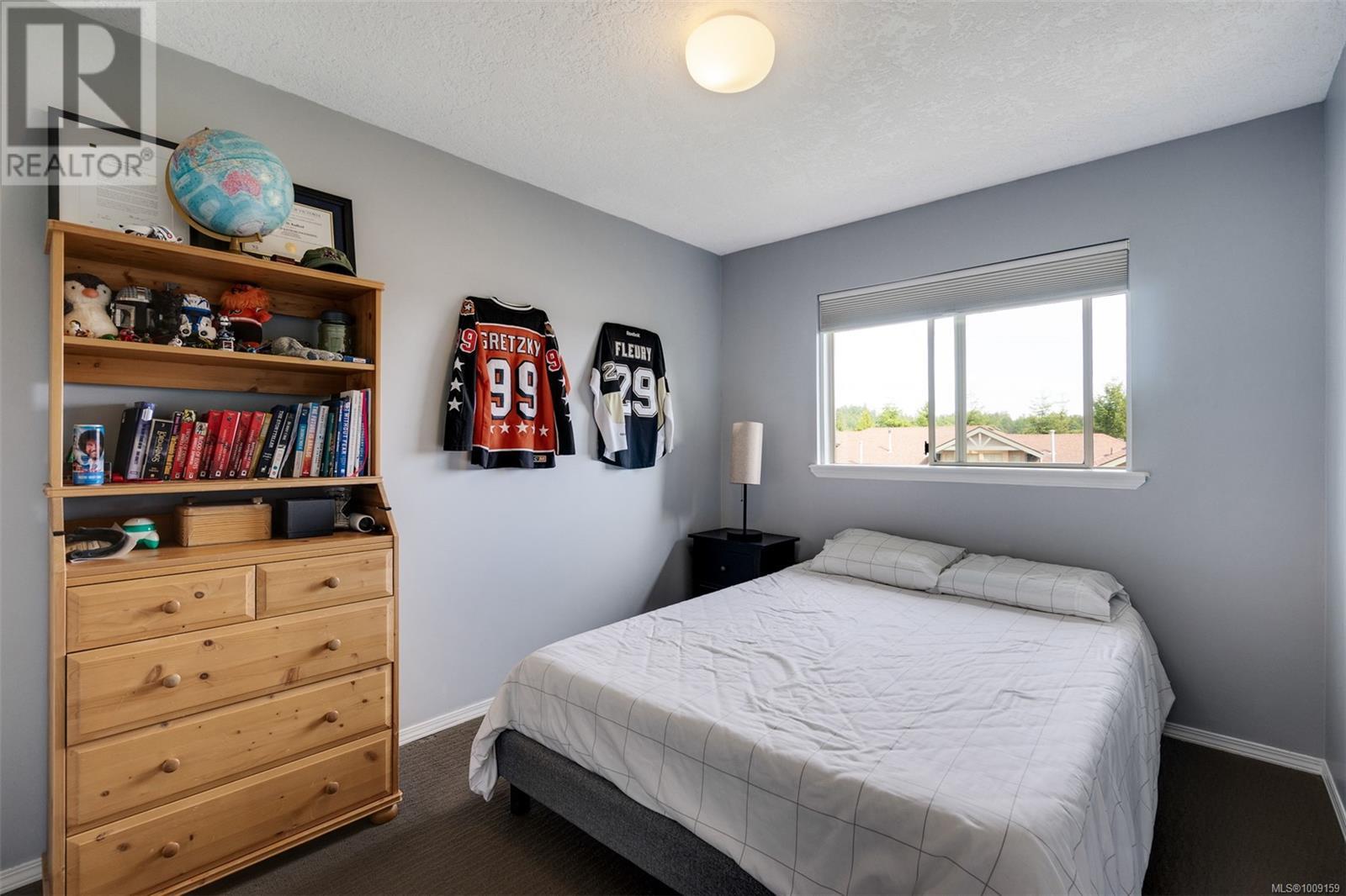 Single Family House for Sale in   Marsett Pl Saanich 
