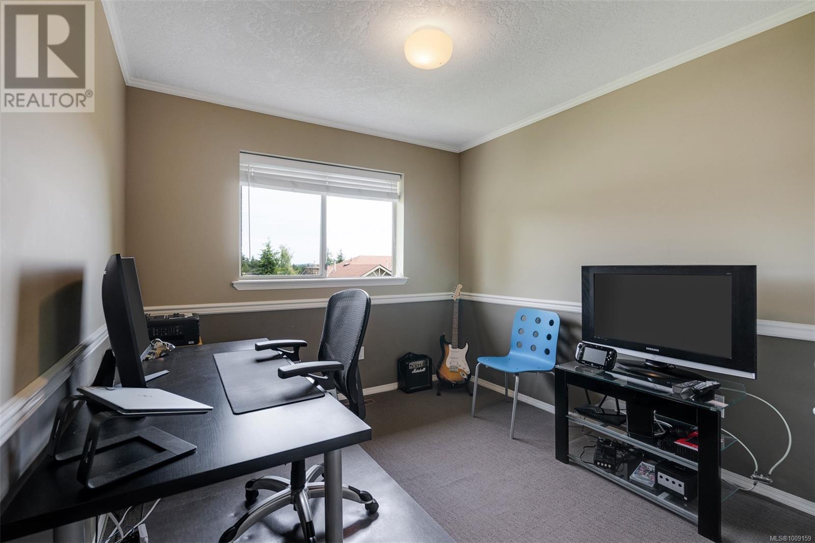 Single Family House for Sale in   Marsett Pl Saanich 