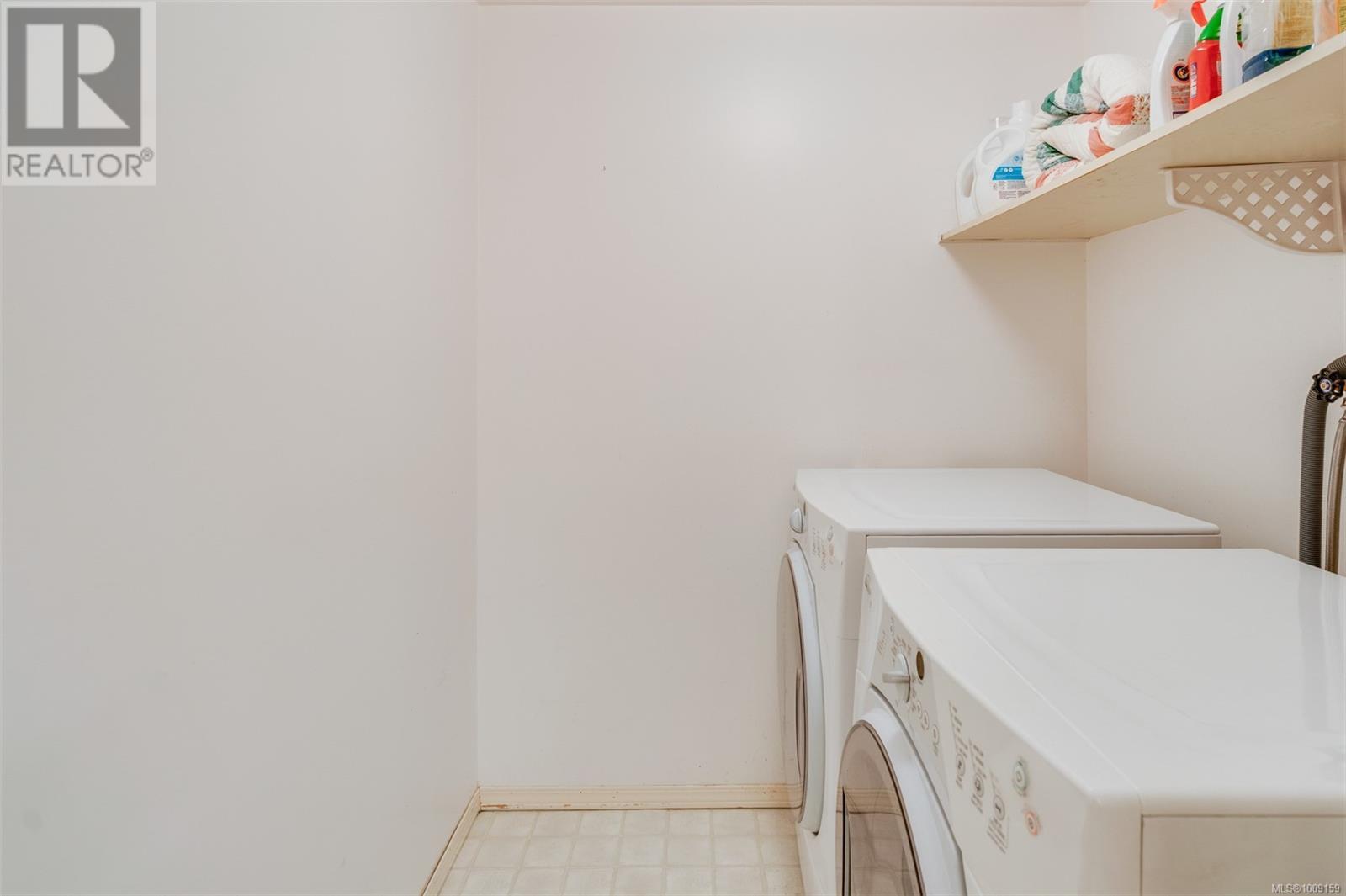 Single Family House for Sale in   Marsett Pl Saanich 