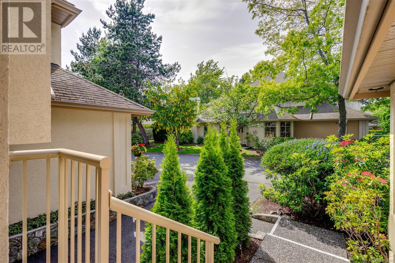 Single Family House for Sale in   Marsett Pl Saanich 