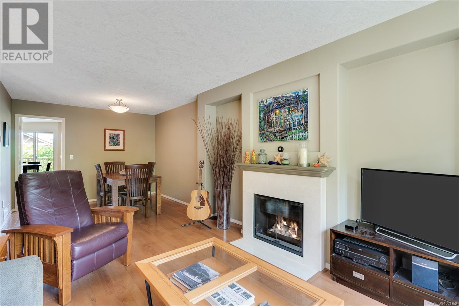 Single Family House for Sale in   Marsett Pl Saanich 