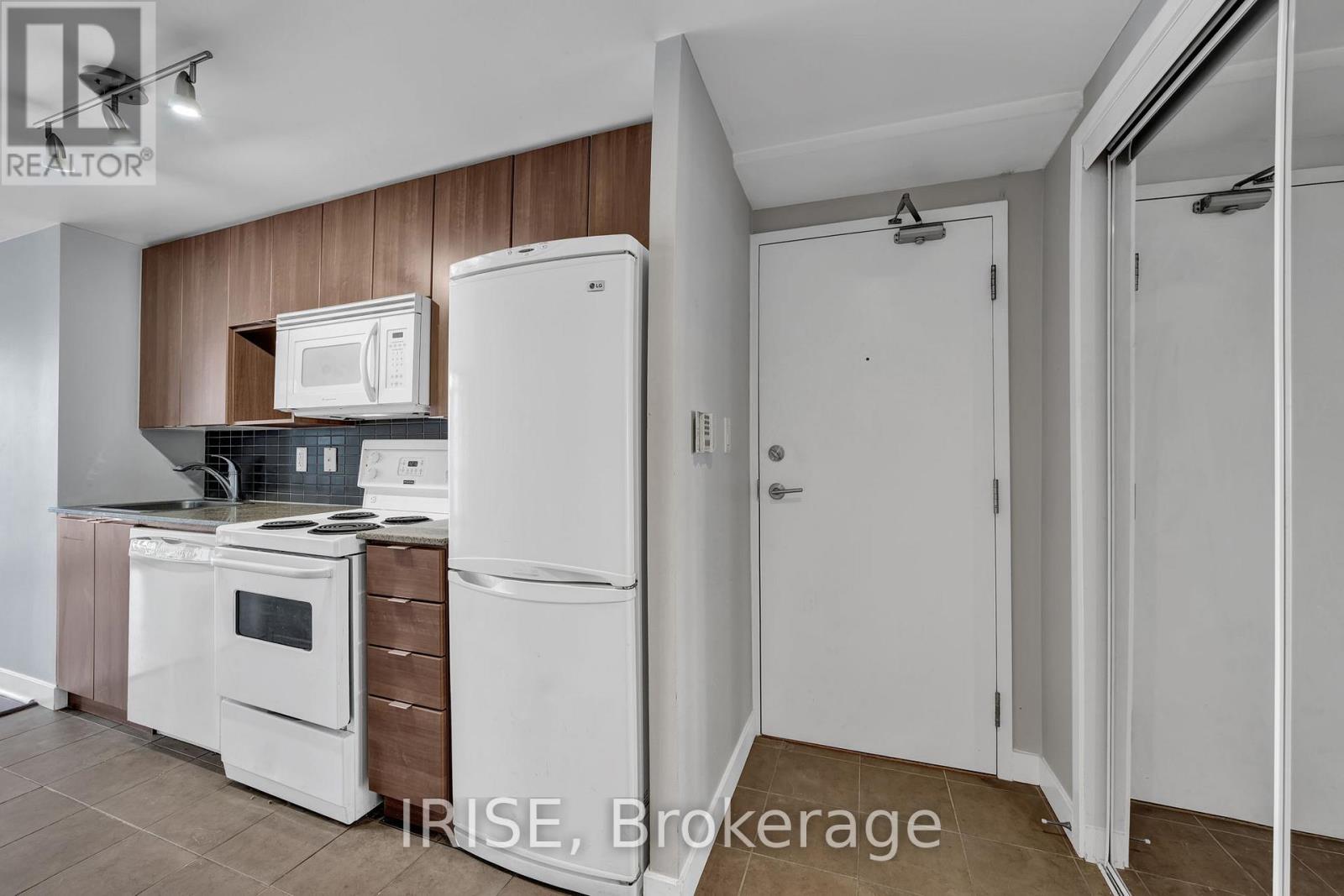 Photo 10 of 2005 11 Brunel Court, Toronto ON