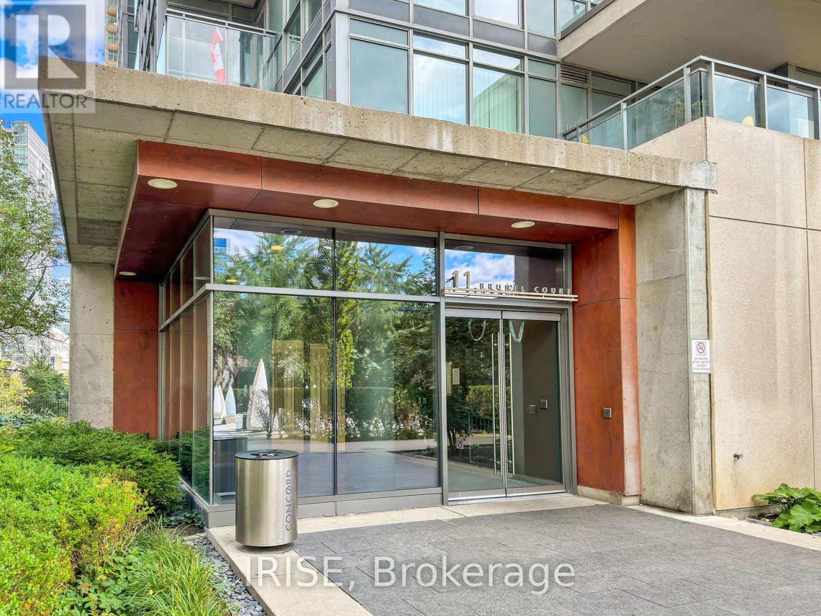 Photo 3 of 2005 11 Brunel Court, Toronto ON