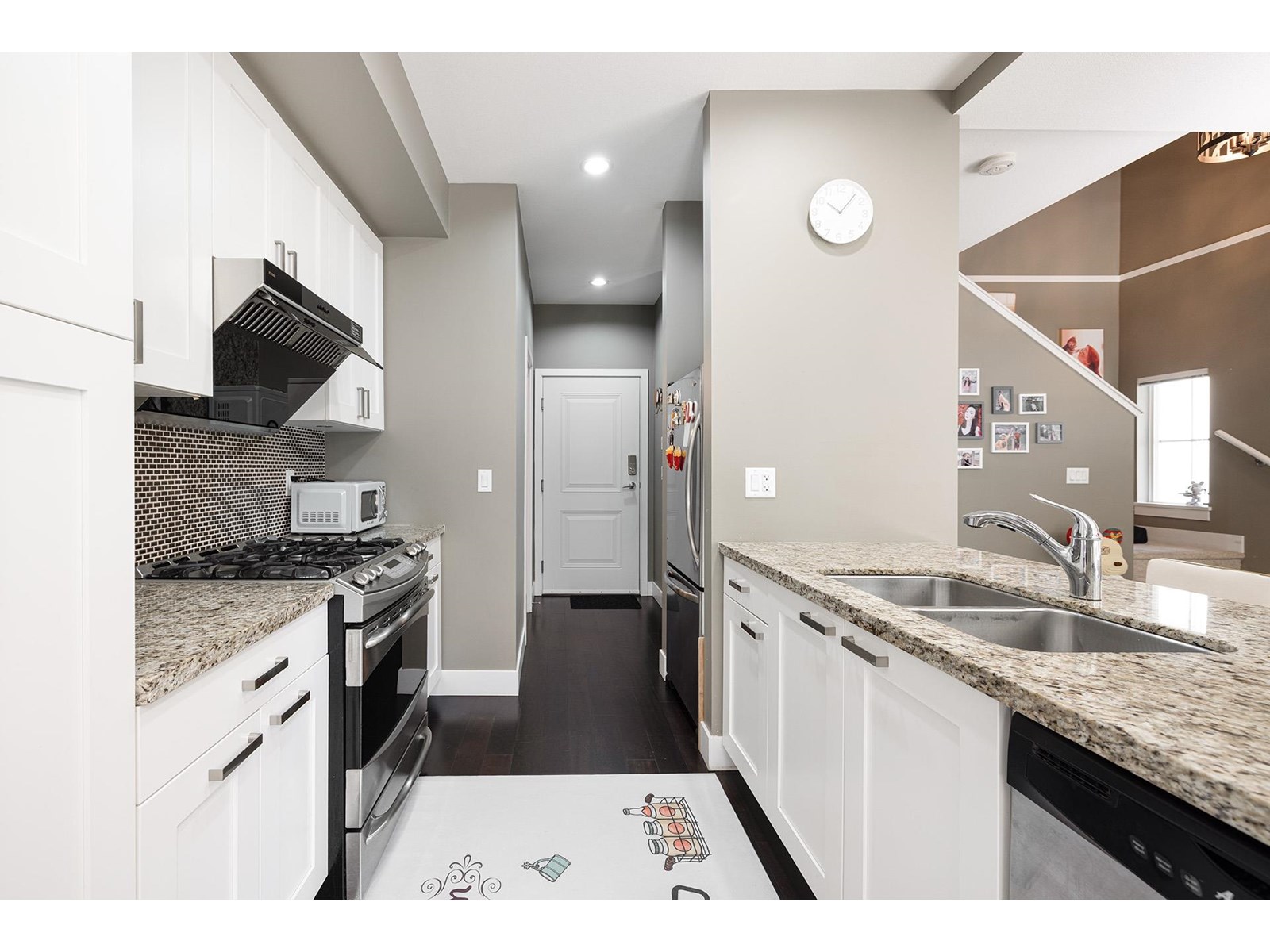 Photo 12 of 202 2501 161 A Street, Surrey BC