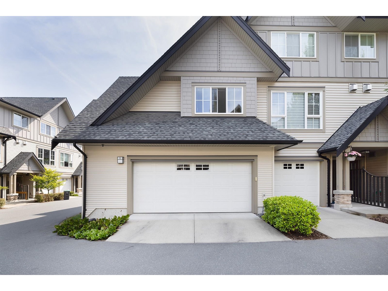 Photo 3 of 202 2501 161 A Street, Surrey BC