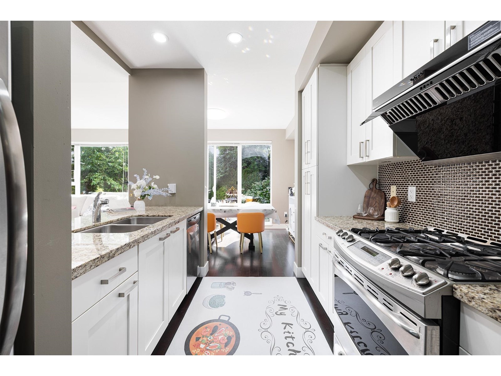 Photo 10 of 202 2501 161 A Street, Surrey BC