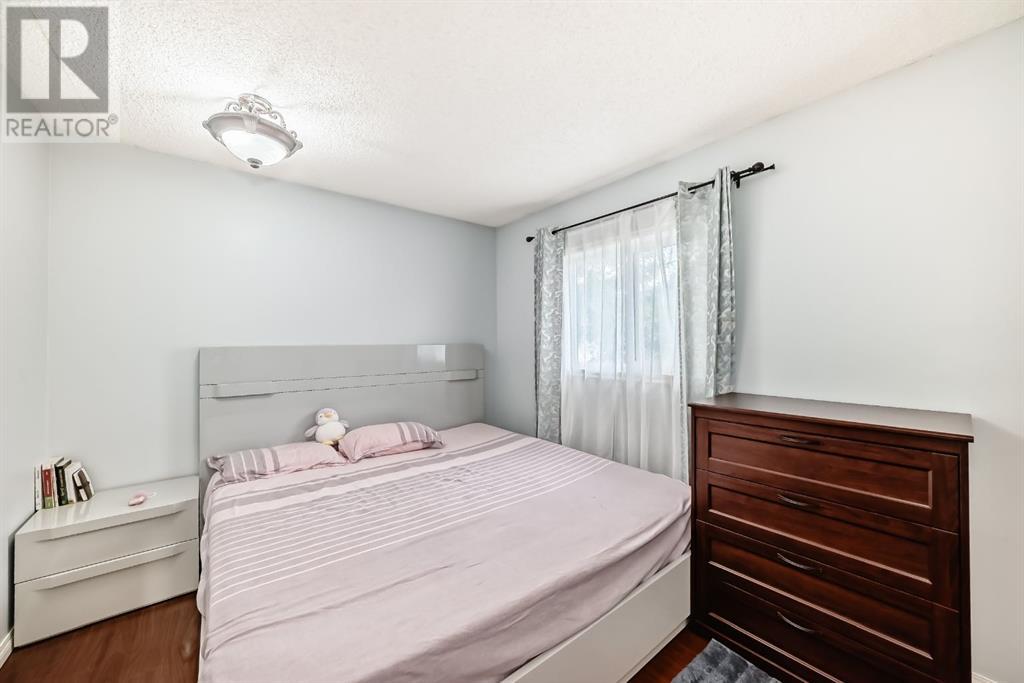 Single Family House Bungalow for Sale in  Pinegreen Close NE Pineridge Calgary 