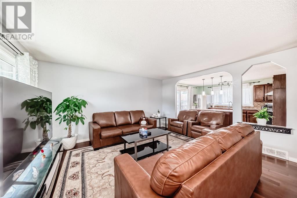 Single Family House Bungalow for Sale in  Pinegreen Close NE Pineridge Calgary 