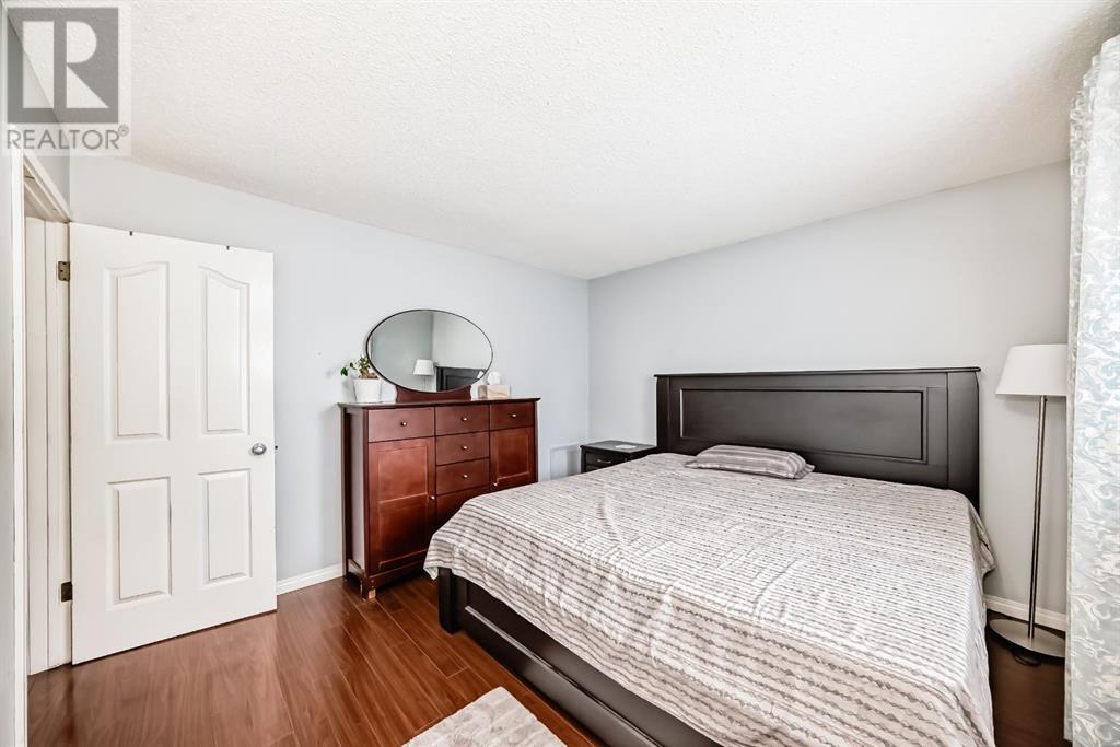 Single Family House Bungalow for Sale in  Pinegreen Close NE Pineridge Calgary 