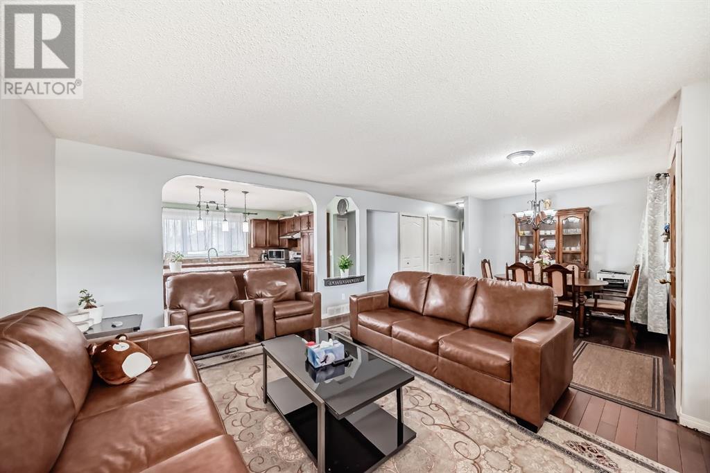 Single Family House Bungalow for Sale in  Pinegreen Close NE Pineridge Calgary 