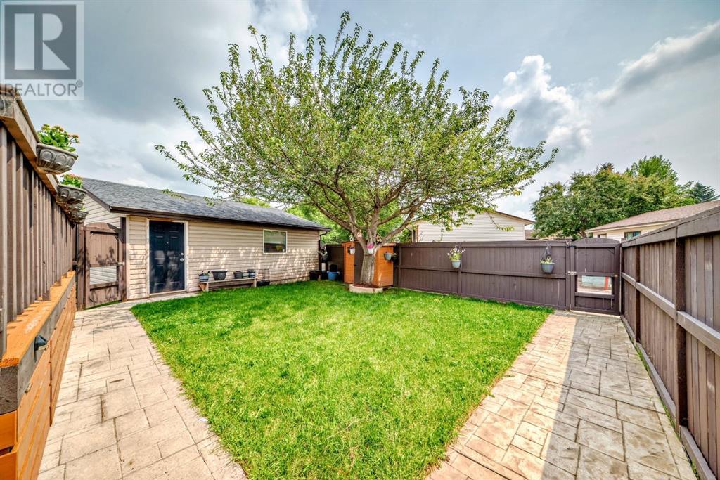 Single Family House Bungalow for Sale in  Pinegreen Close NE Pineridge Calgary 