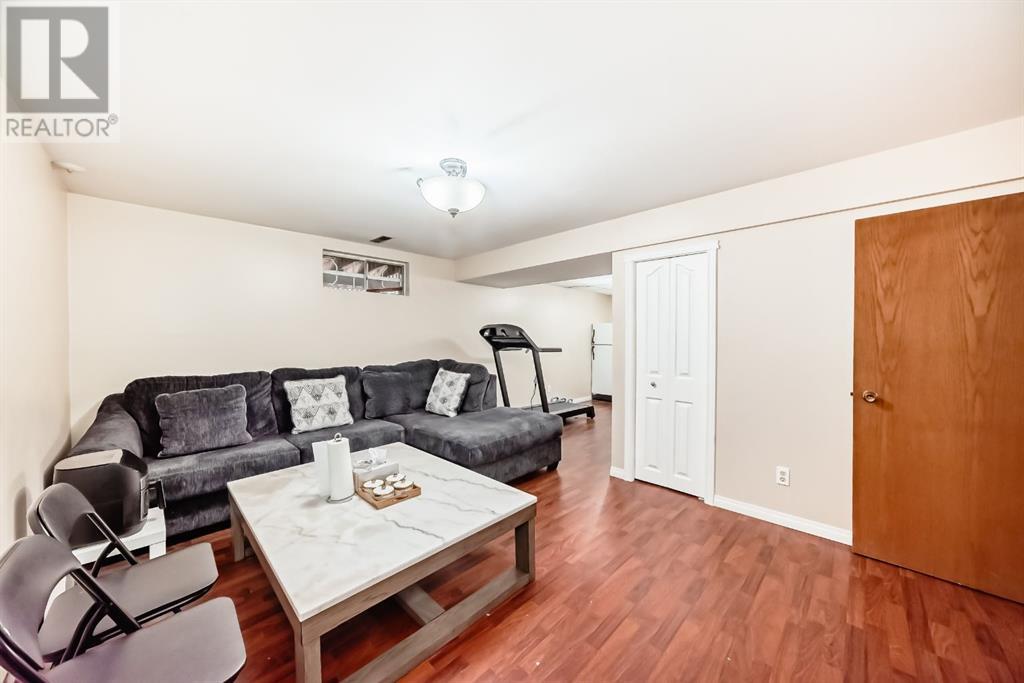 Single Family House Bungalow for Sale in  Pinegreen Close NE Pineridge Calgary 