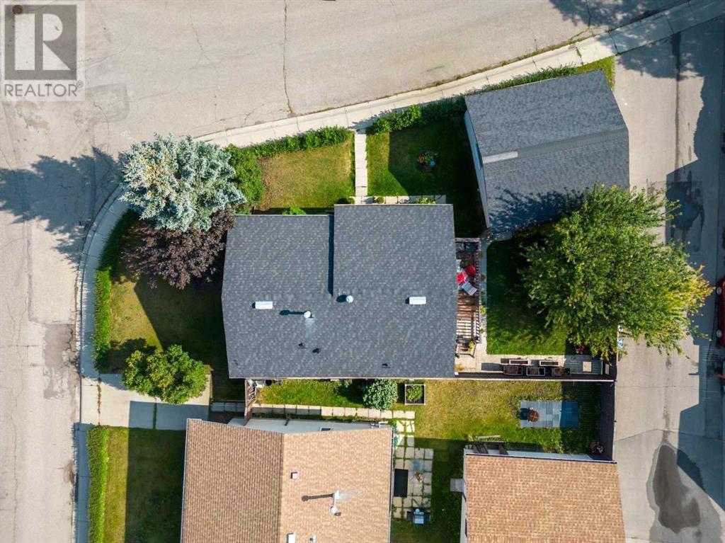 Single Family House Bungalow for Sale in  Pinegreen Close NE Pineridge Calgary 