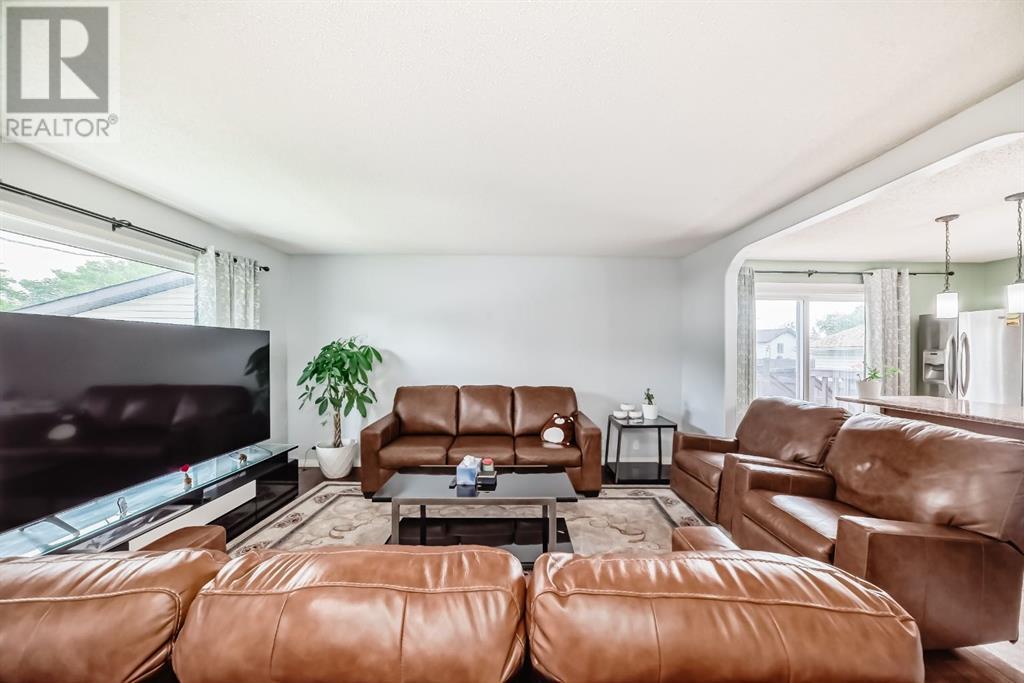 Single Family House Bungalow for Sale in  Pinegreen Close NE Pineridge Calgary 