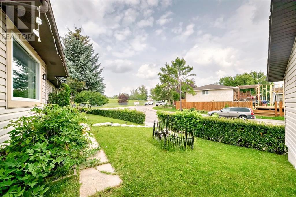 Single Family House Bungalow for Sale in  Pinegreen Close NE Pineridge Calgary 