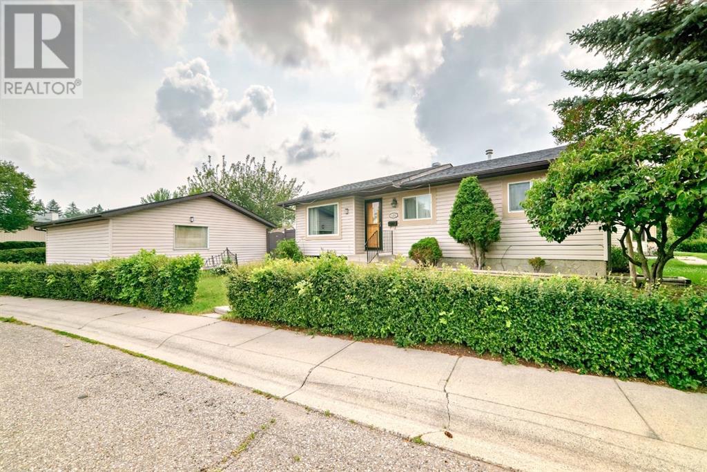 120 Pinegreen Close NE, Calgary, Alberta
