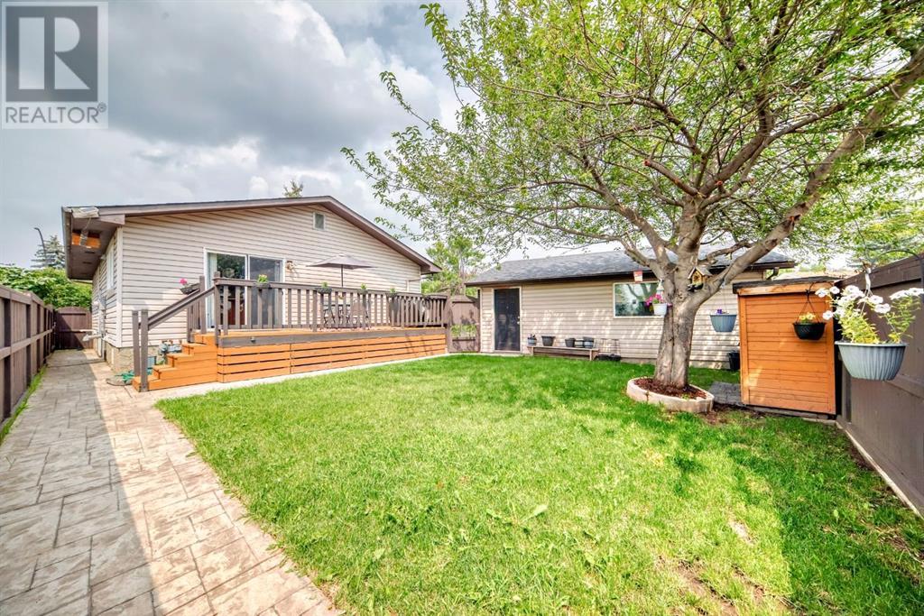Single Family House Bungalow for Sale in  Pinegreen Close NE Pineridge Calgary 
