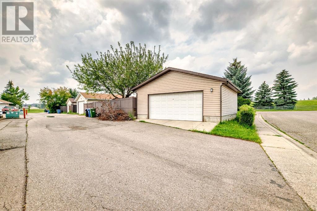 Single Family House Bungalow for Sale in  Pinegreen Close NE Pineridge Calgary 