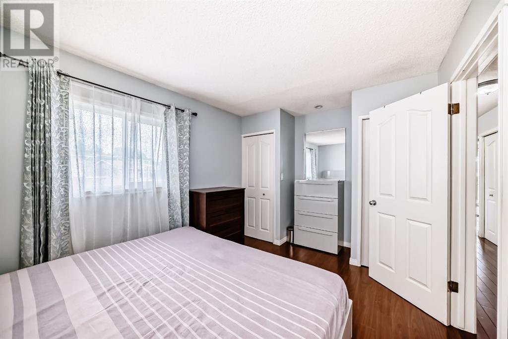 Single Family House Bungalow for Sale in  Pinegreen Close NE Pineridge Calgary 
