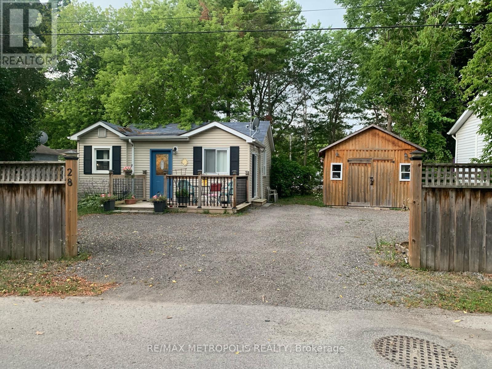 Photo 1 of 30 28 Thompson Drive, Georgina ON