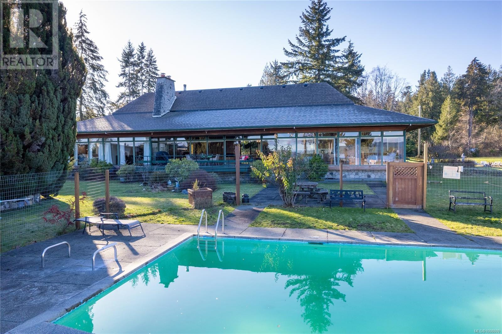 Photo 2 of 160 Kopina Dr, Bowser BC
