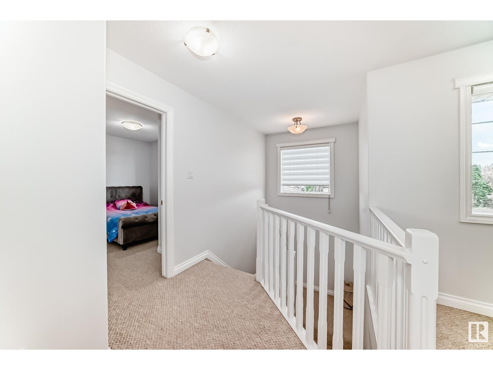 Photo 40 of 183 Castle Dr Nw, Edmonton AB