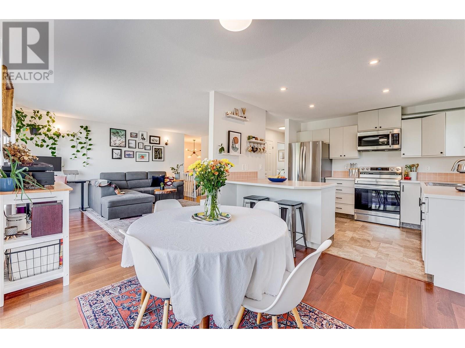 Photo 11 of 4304 Westview Drive, Vernon BC