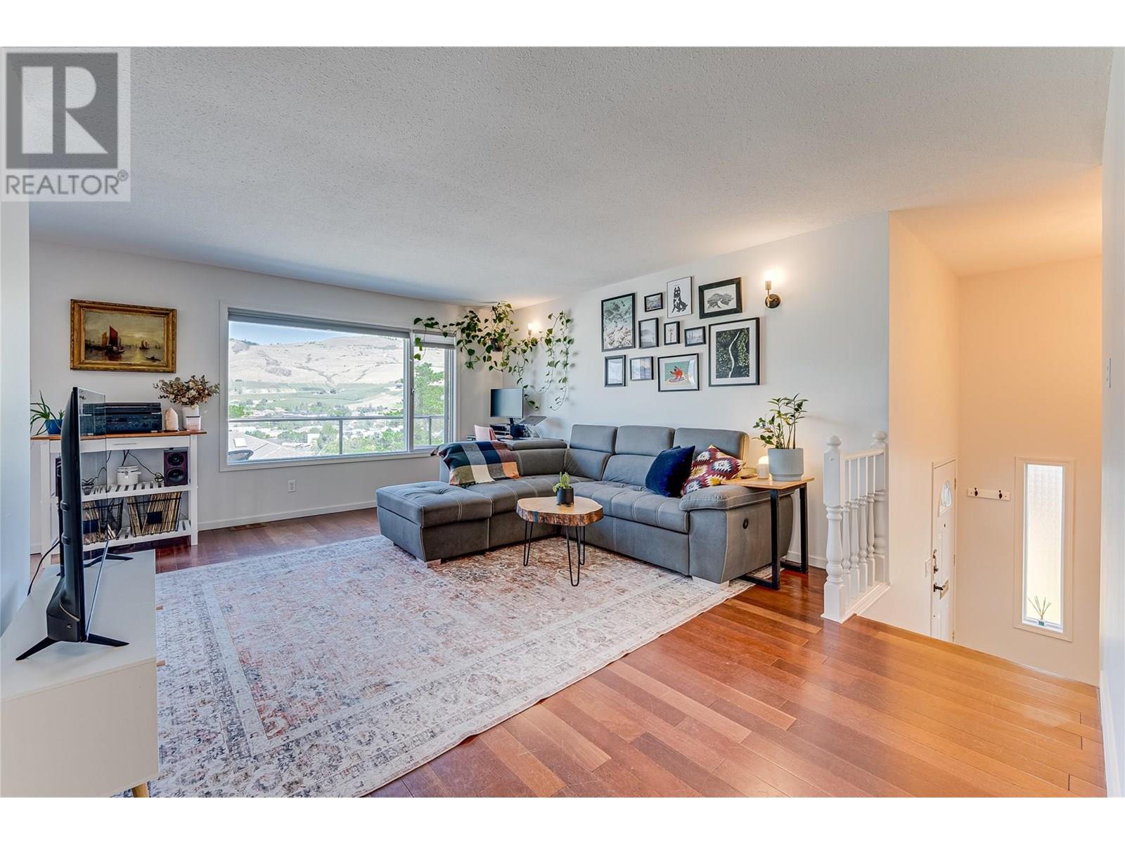 Photo 3 of 4304 Westview Drive, Vernon BC