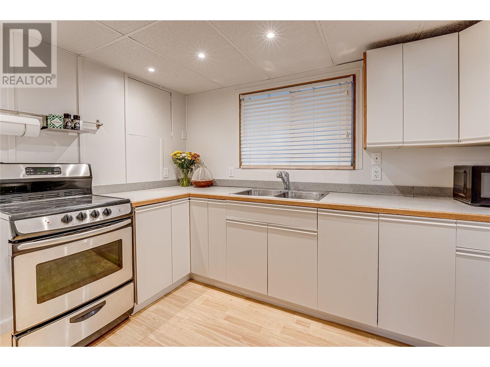 Photo 35 of 4304 Westview Drive, Vernon BC