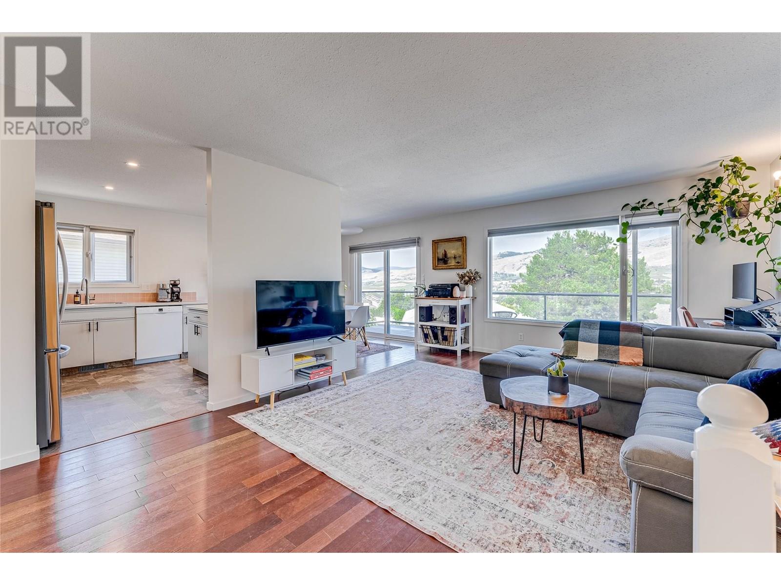 Photo 4 of 4304 Westview Drive, Vernon BC
