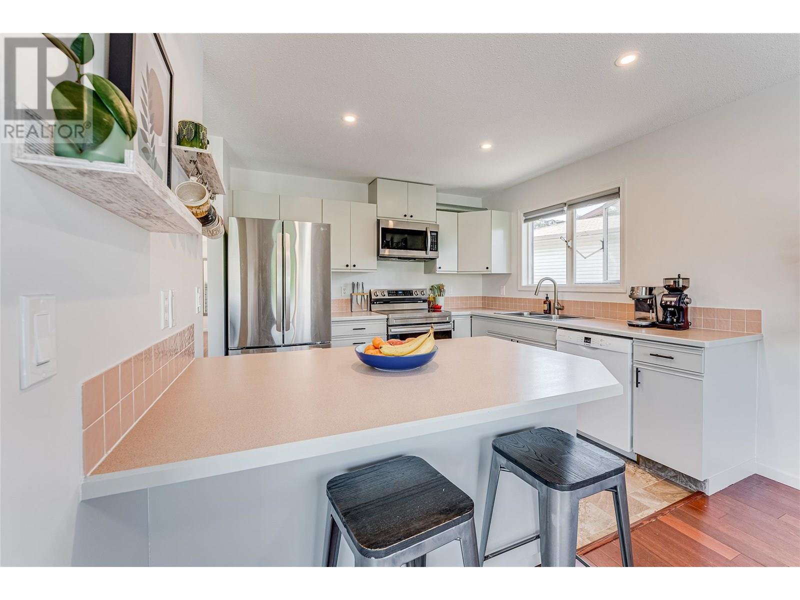 Photo 7 of 4304 Westview Drive, Vernon BC