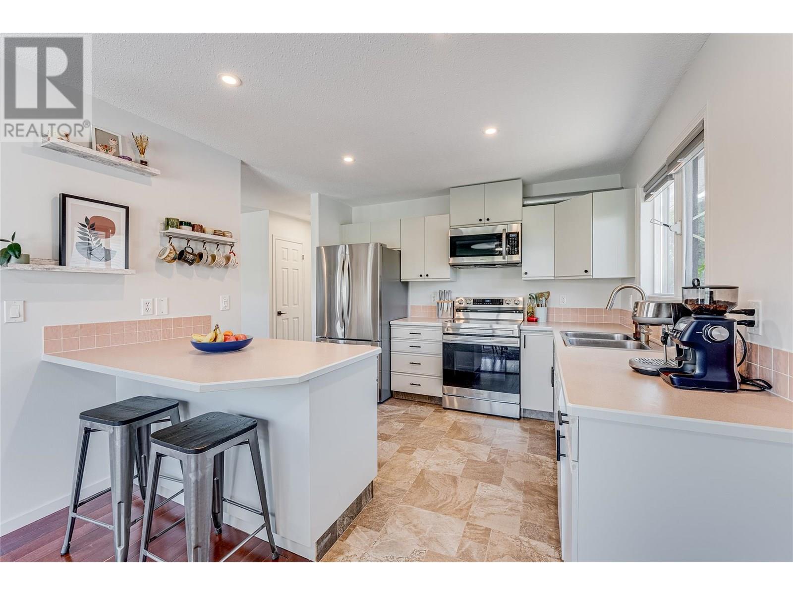Photo 8 of 4304 Westview Drive, Vernon BC