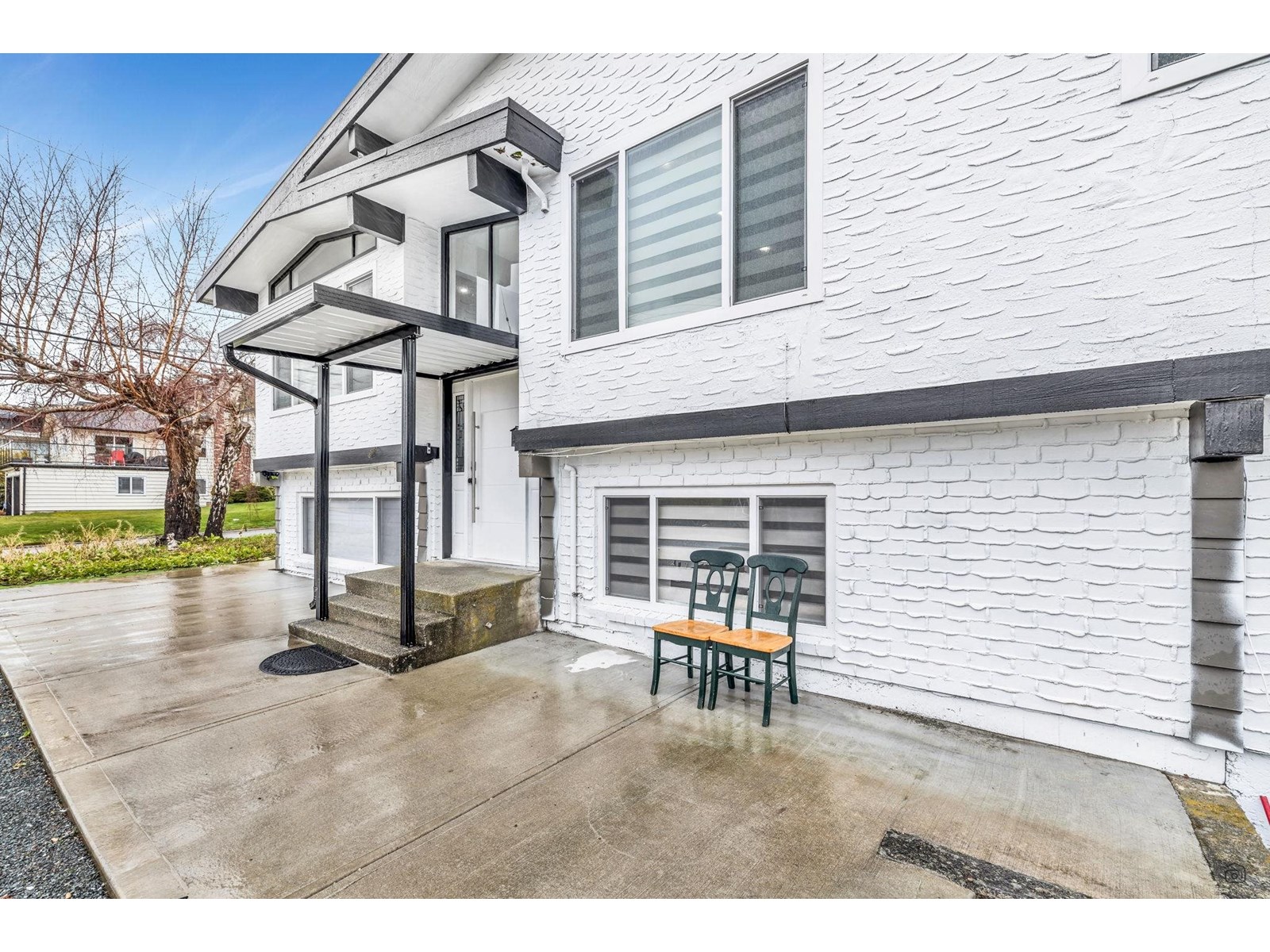 Photo 4 of 15839 Cliff Avenue, White Rock BC