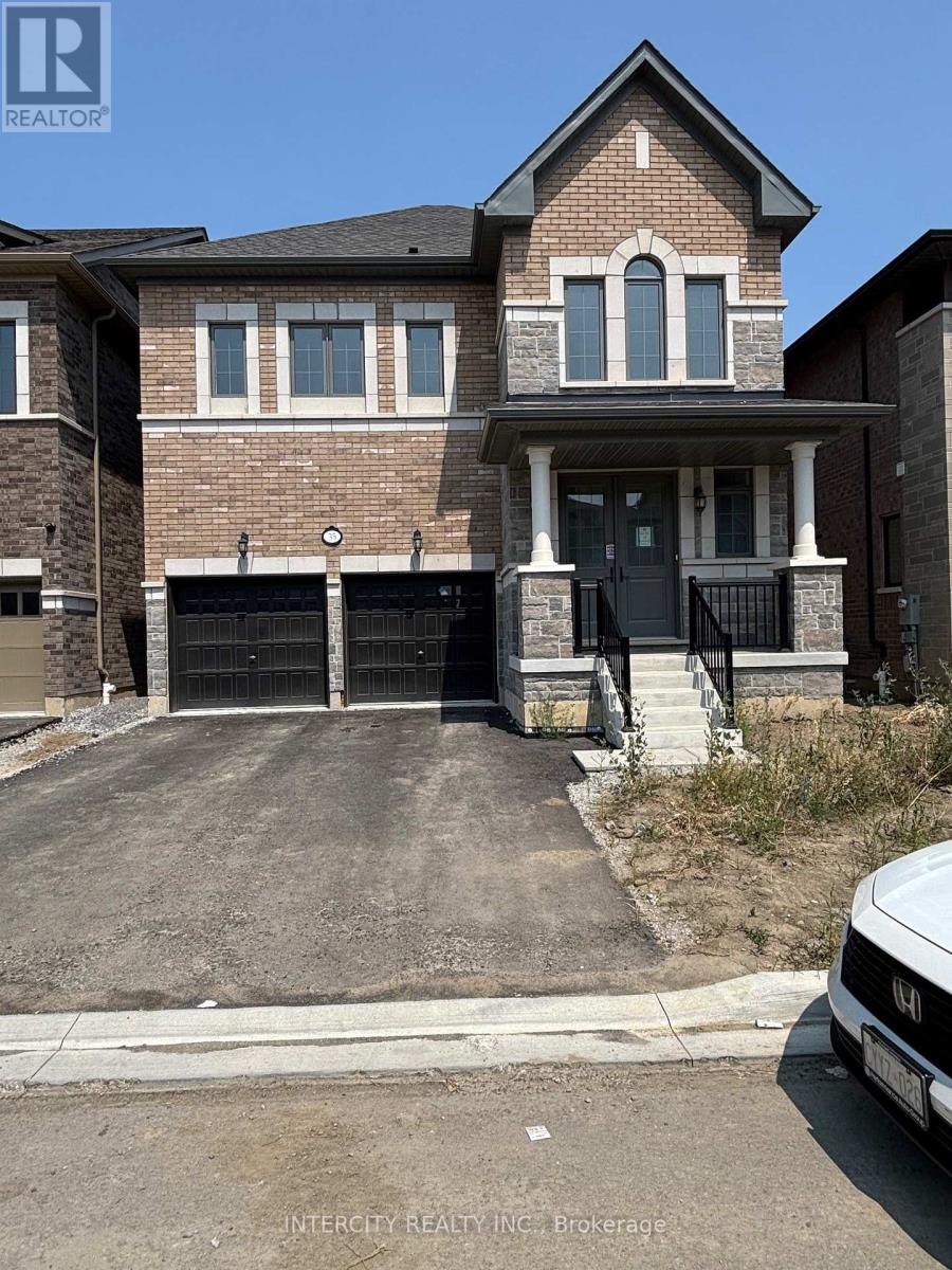 Photo 8 of 35 Keyworth Crescent, Brampton ON